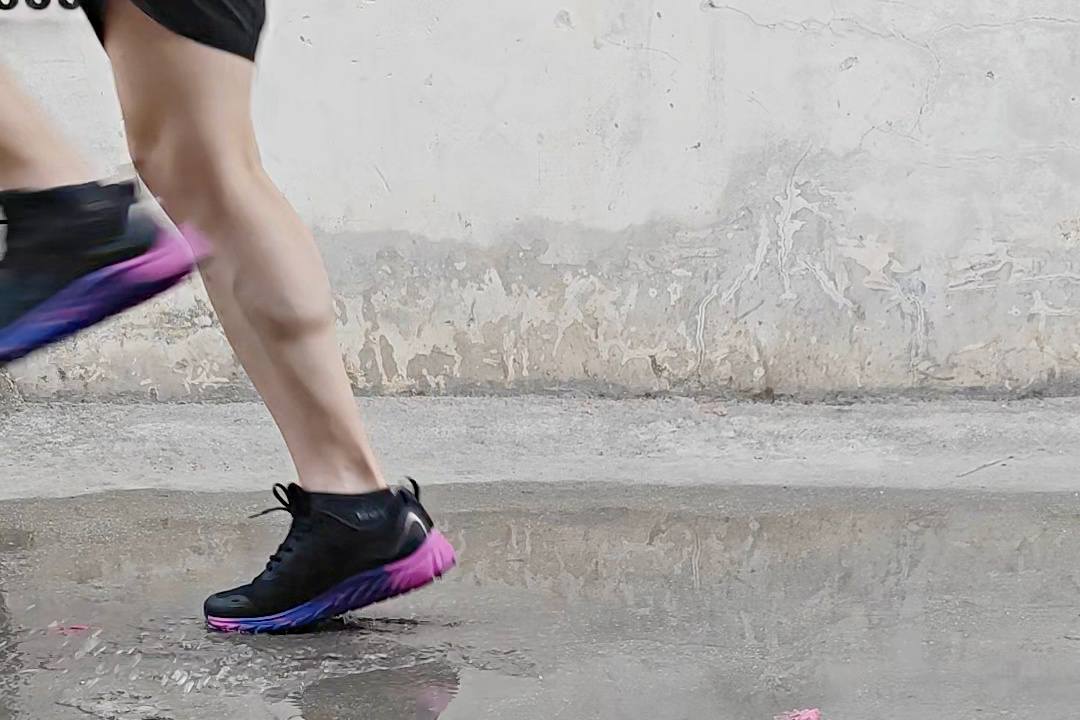 咕咚10k悦弹和10kpro区别,咕咚跑鞋有什么特点和优点