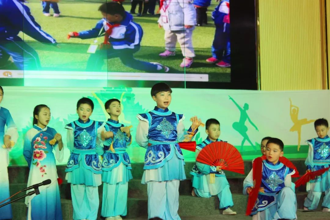 加油少年未来可期锣鼓喧天迎开学,加油少年未来可期送娃上学