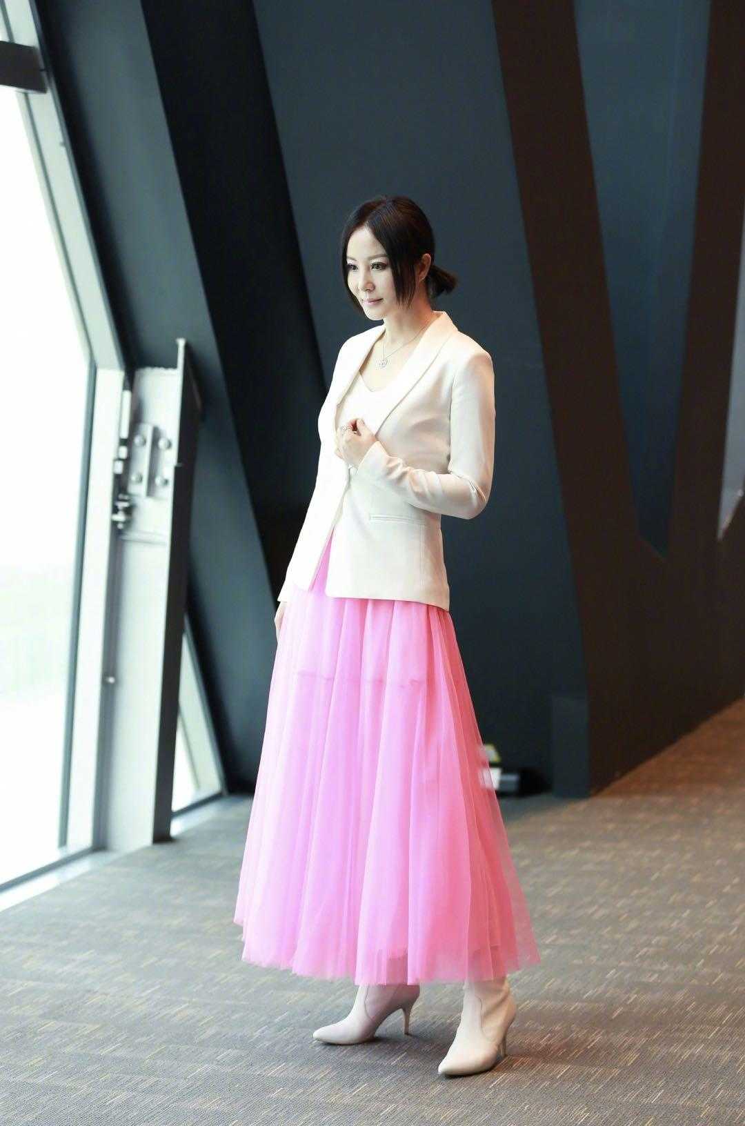 小陶虹年轻穿搭,陶虹穿大衣