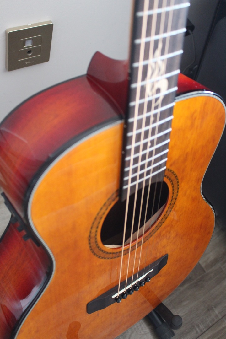 一个没钱的吉他爱好者聊聊他弹过的十几把吉他