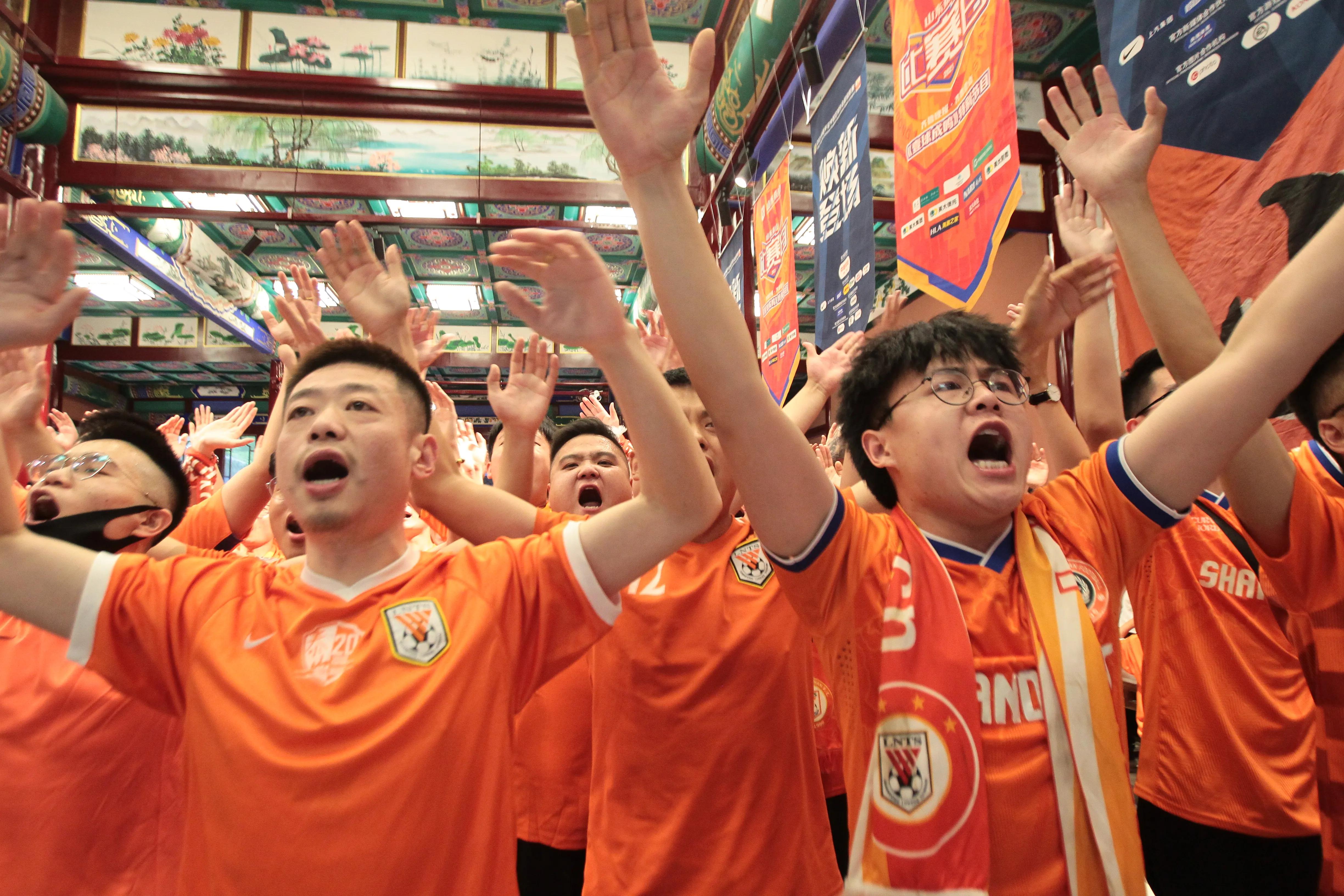 愿岁月可回首，且与足球共白头