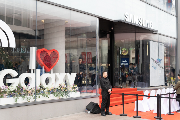 目前三星手机中国旗舰店,三星galaxy最强旗舰低价来袭