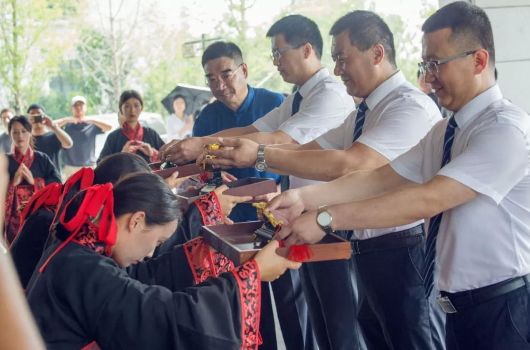 娑炴簮鍗庝腑鍚棬浠紡,娑炴簮鍗庝腑鍚棬澶у吀