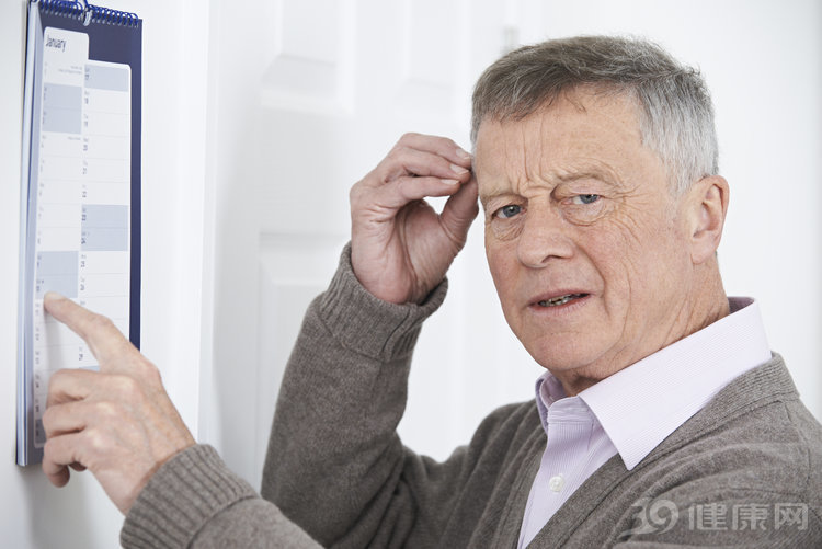 年轻人长了好多老年斑怎么办,长了很多老年斑怎么办