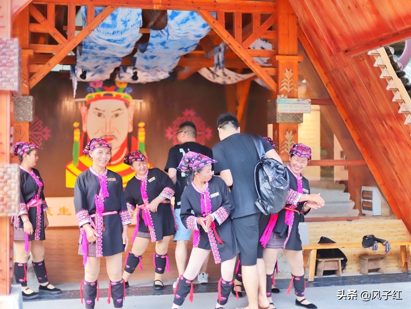 三亚这个用一难吃果子命名的地方，见血封喉皮做衣服，妇女都纹面