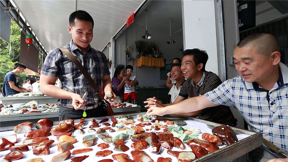 中缅边境卖珠宝翡翠,中缅边境卖翡翠的在哪里