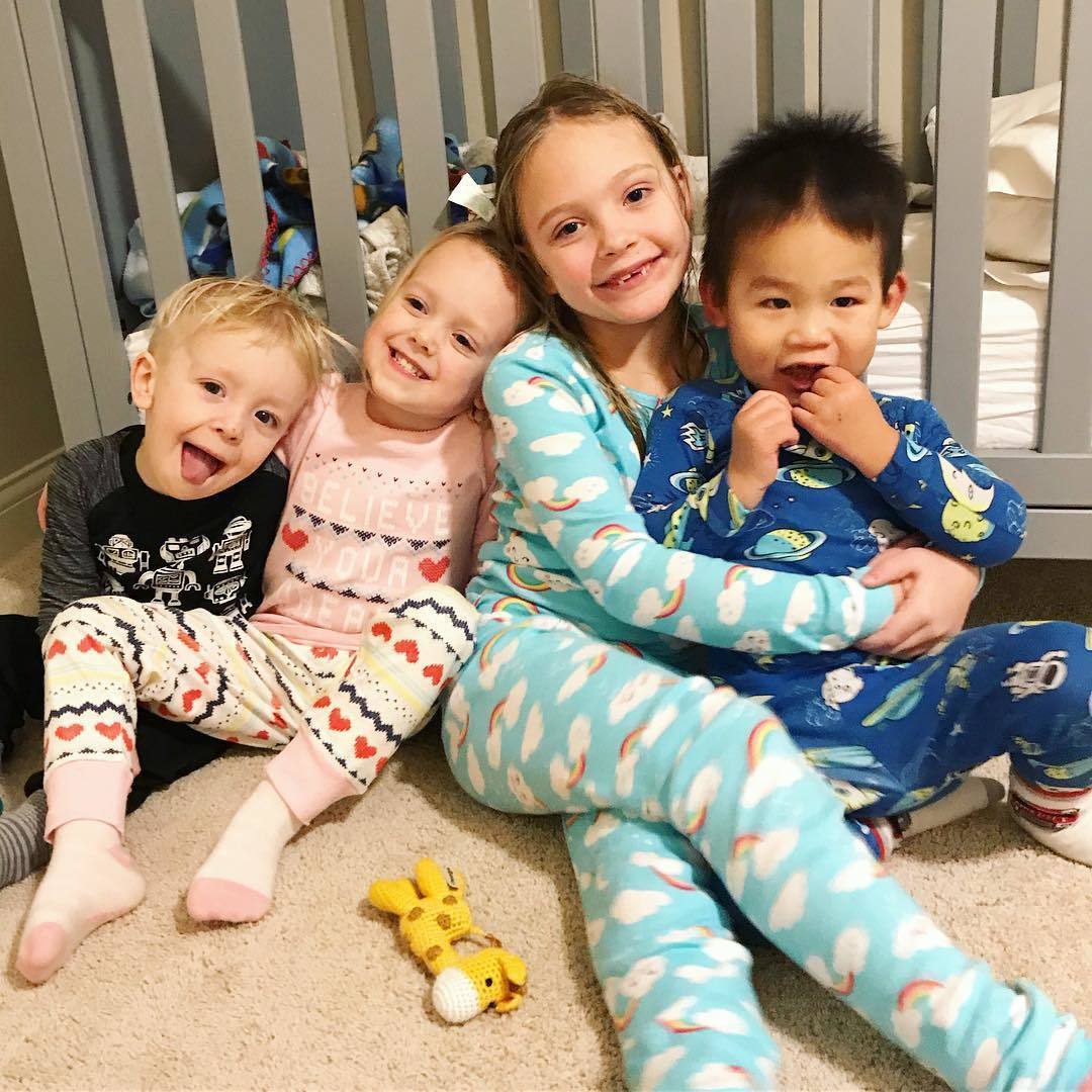 美国网红领养中国残障男孩，疯狂吸血赚钱后就无情抛弃？