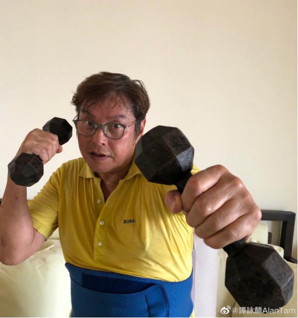 谭咏麟69岁健身照,谭咏麟晒照片