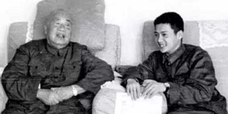 刘建期待小汽车接他上小学，等来脚蹬三轮车，*德朱**的做法让人敬佩