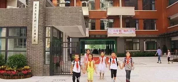 凤凰路小学和石臼小学有什么区别,盐道街小学是哪个区的学校