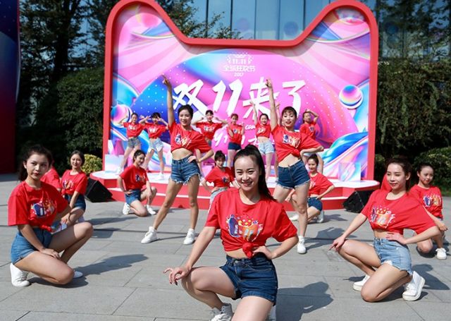 相同的衣服在拼多多和淘宝上价格,淘宝和拼多多同款衣服质量一样吗