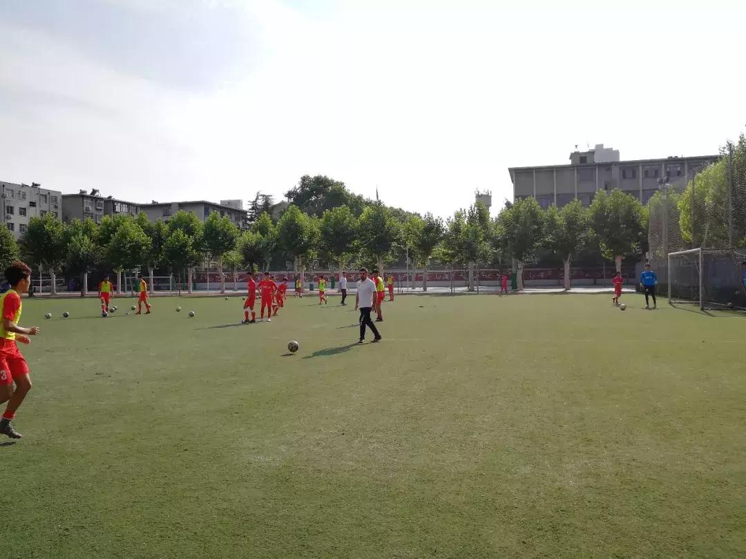 中国媒体团考察,探访全国足球特色学校