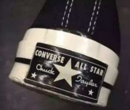 匡威书包的红标和黑标在哪里,匡威三星标是凸起来的吗