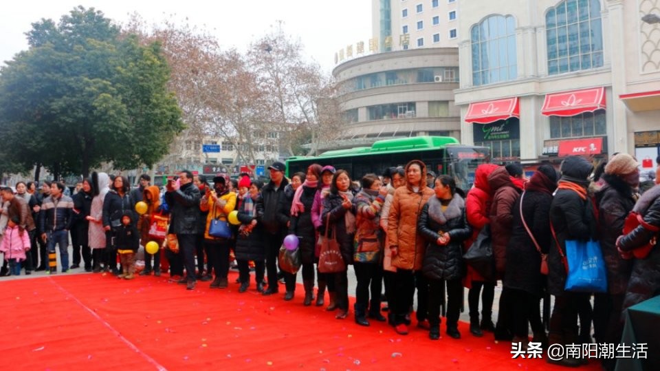 六福珠宝中央大街旗舰店,六福珠宝精品专卖店