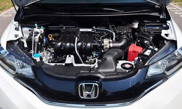 本田飞度小型车性价比之王,本田飞度低配手动挡落地多少钱