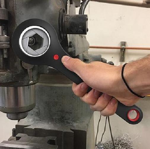 给老爸买了新式五金工具,件件省时省力效率高,就扳手都仍光了