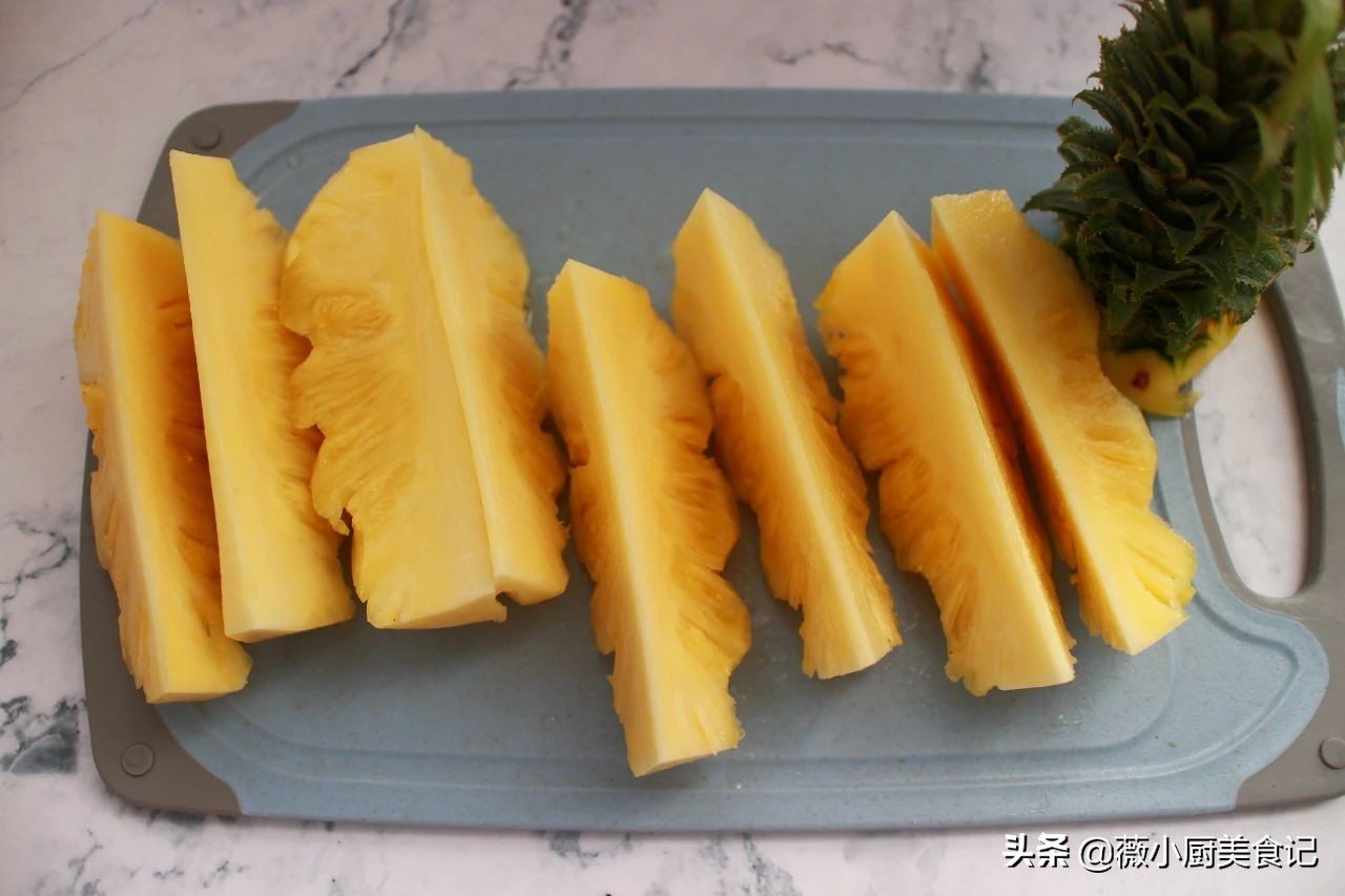 菠萝一般用盐水腌制多长时间能吃,菠萝的正确吃法要用盐水泡吗