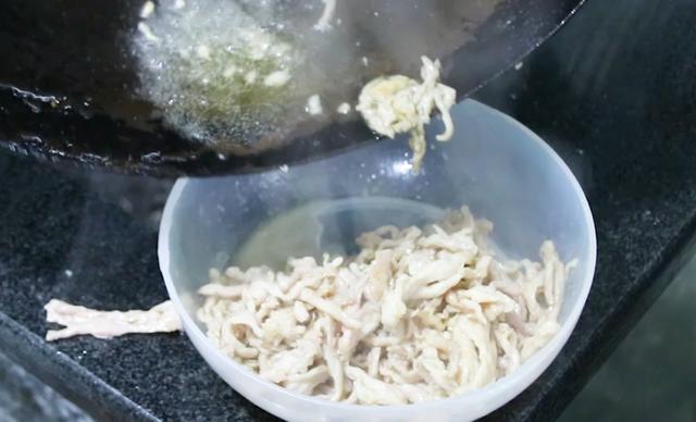 原来炒冬笋也有窍门，不用焯水，和它简单一做，好吃开胃又下饭