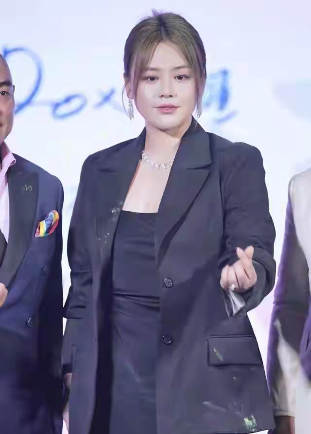 脸很美身材却减分的8位女星,只能看脸不能看身材