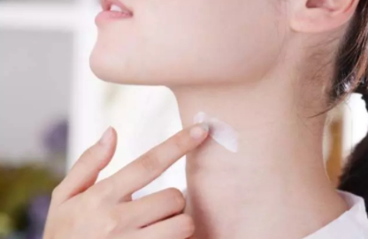 刘诗诗天鹅颈一字肩,不必羡慕刘诗诗的天鹅颈完美脸型