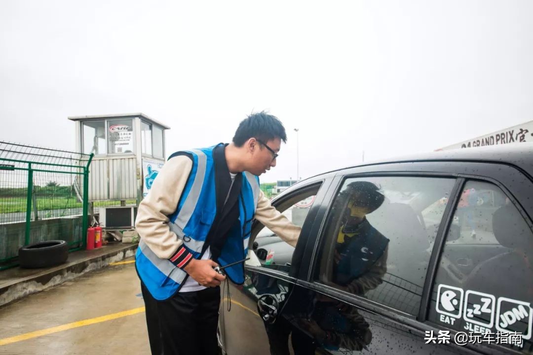 雅力士和飞度gk5哪个好看,雅力士rs和gk5谁厉害