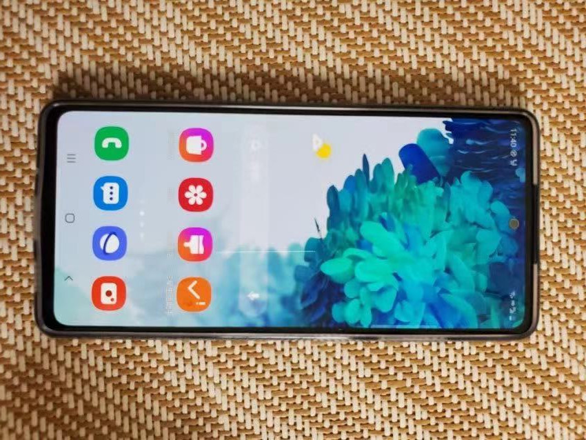 三星ip68防水屏,上市8个月的手机一般会降多少钱