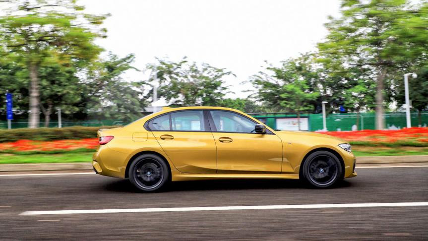 2022款宝马325i曜夜版试驾视频,车评宝马320i