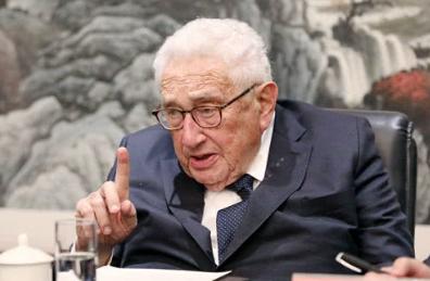 *小平邓**一句话让撒切尔色变:中国人穷是穷一点,打仗是不怕死的