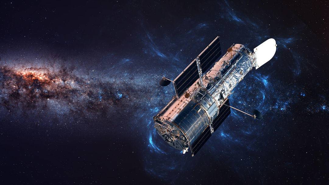 哈勃望远镜700,发明哈勃望远镜