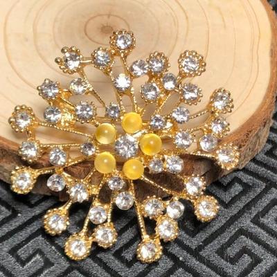 中国游客到俄罗斯疯狂买琥珀蜜蜡，俄罗斯人笑了，果然人傻钱多！