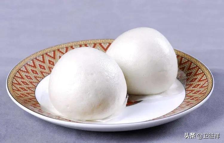 蒸馒头中间有个死面一样的咋回事,蒸车蒸馒头出现塌皮和死面啥原因