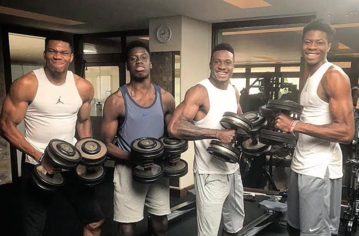 外媒揭秘MVP字母哥：曾有两大足球偶像，最爱吃希腊羊肉串