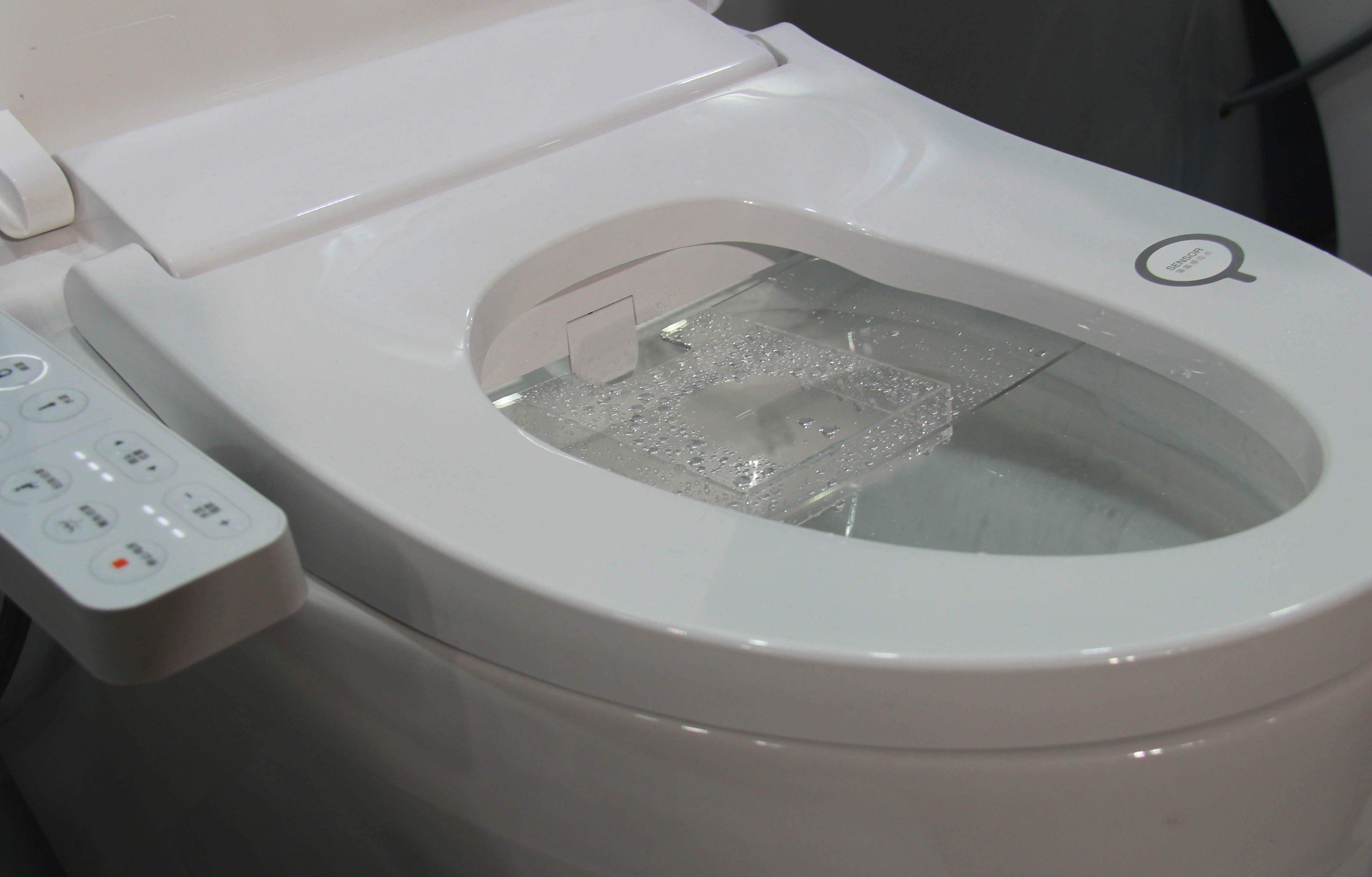 越来越多人开始买智能马桶盖，到底值不值得投入？内行人说句实话