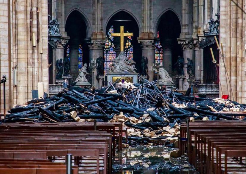 巴黎圣母院大火之后的历程,巴黎圣母院大火以及重建工作