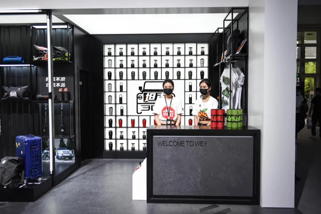 国产家轿不将就，现场堪比迪士尼，北京车展除了新车还看些啥？