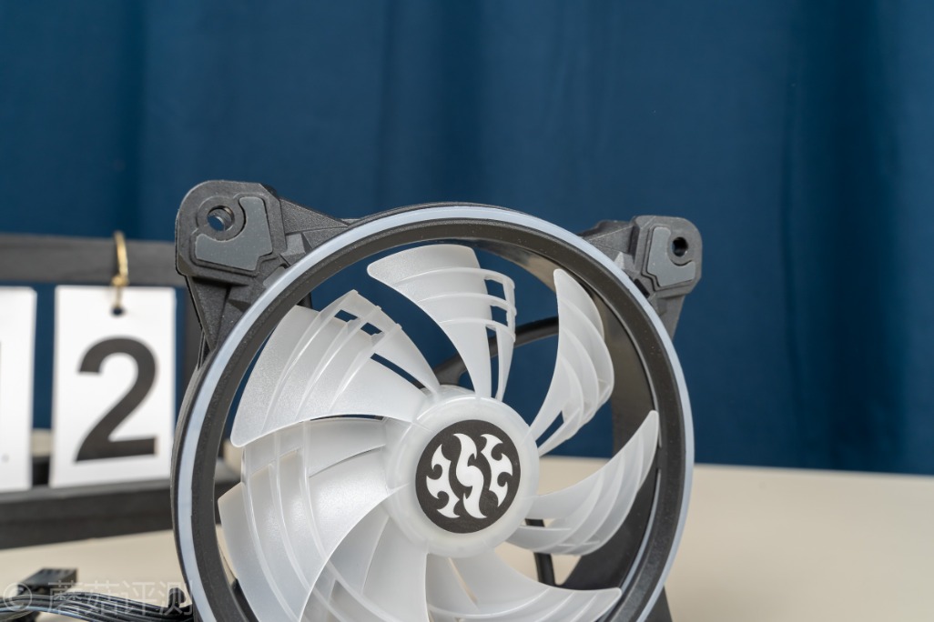 最好的240水冷评测,240分体水冷和240一体水冷对比