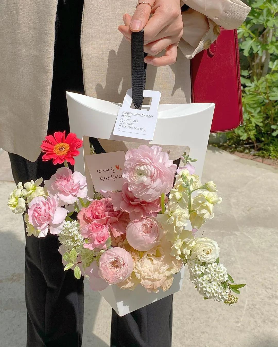 母亲节到了怎么做一束花送给妈妈,母亲节送给妈妈一束花特别简单的