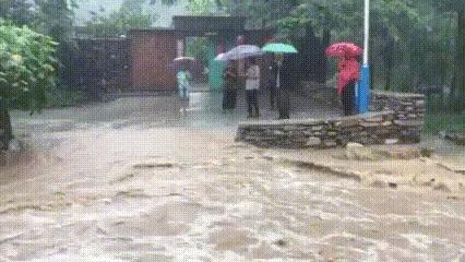 安全小技巧台风暴雨来袭应对措施,台风雷电大暴雨