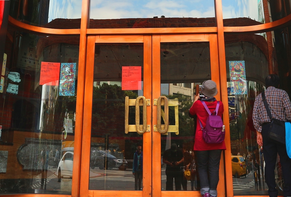 “医院”里卖凤梨酥，竟成网红景点，台中火车站的宫原眼科