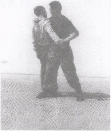 警用防暴棍和匕首警拳,警用防暴橡胶棍杀伤力