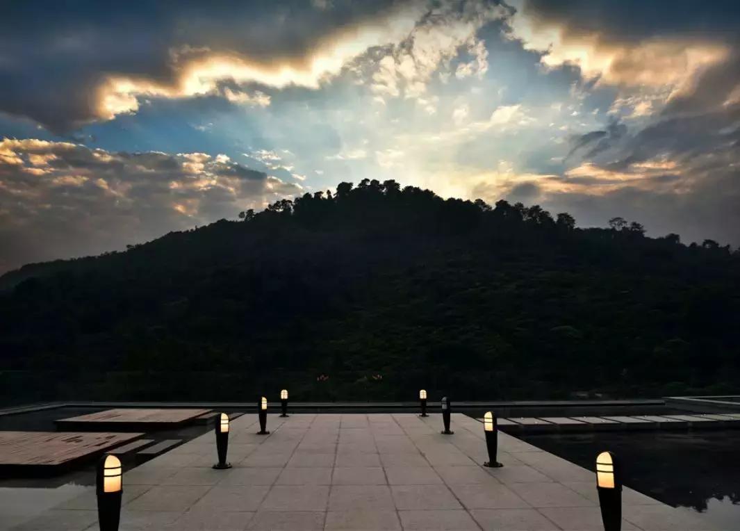 冲着金顶去峨眉山，最后跪着给这10个景点打五星