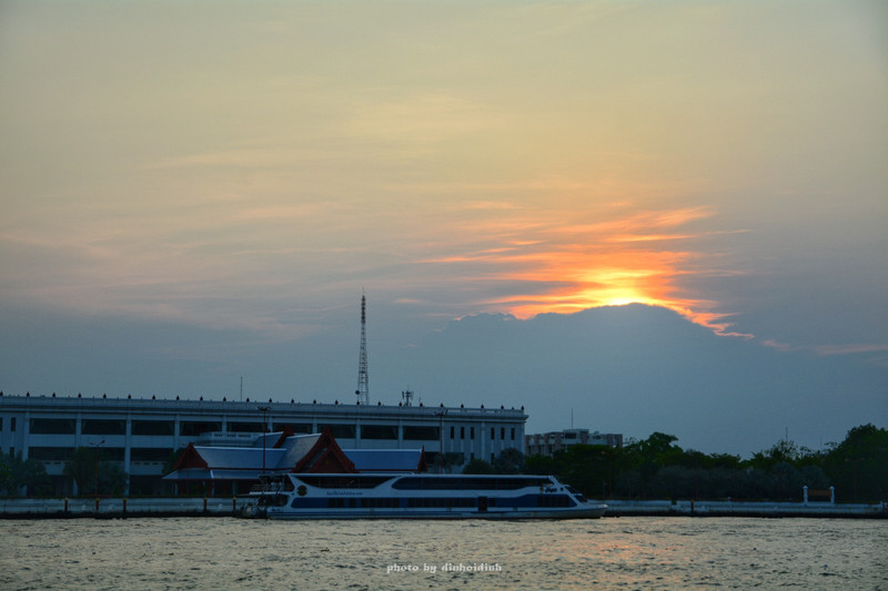 曼谷卧佛寺庙在哪里,曼谷卧佛在卧佛寺里面哪里