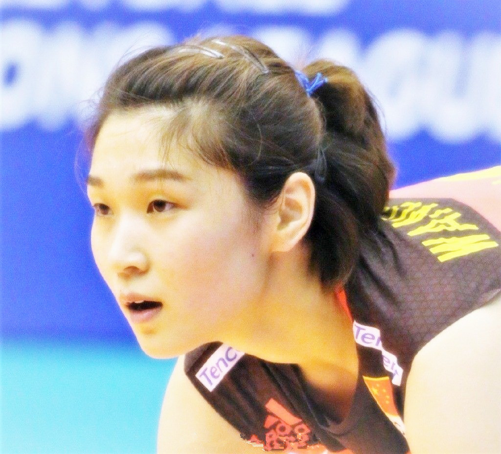 2013女排朱婷第1次打比赛视频回放,朱婷甜蜜瞬间