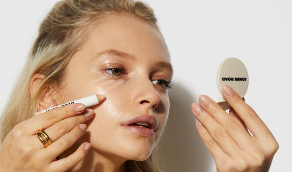 花2小时化成素颜，现在化妆已经卷成这样了？