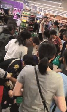 澳洲中国大妈抢奶粉,华人在国外抢奶粉