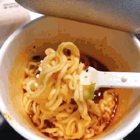 在办公室吃了10桶泡面，我哭了！|办公室泡面测评