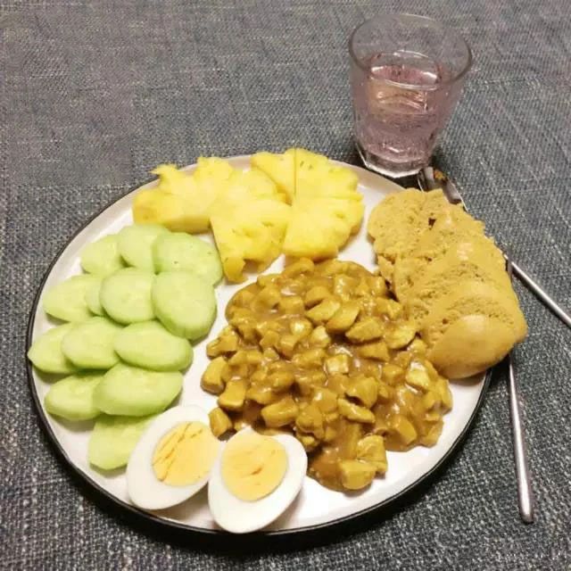 减脂餐和狗粮哪个好吃,狗粮和减脂餐哪个好吃点