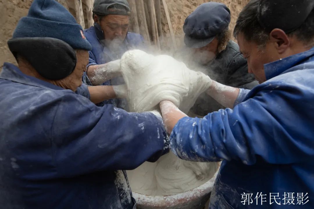 山东漏粉条的过程视频,漏瓢式粉条制作技术视频