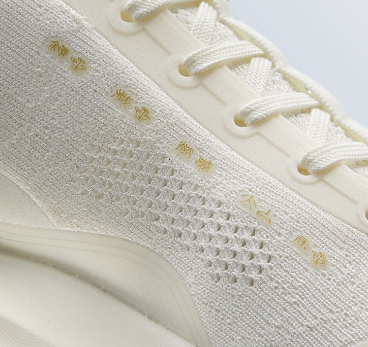 安踏颁奖服国旗版,安踏星标系列奥运领奖鞋