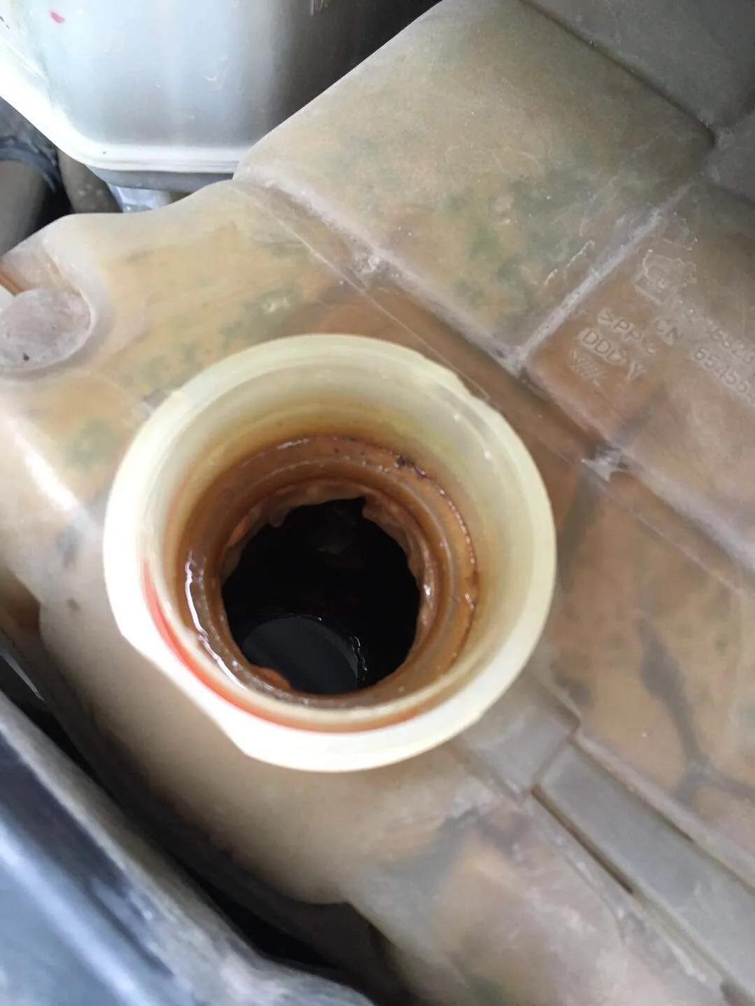 发动机冷却液怎么修理图解,汽车发动机冷却液往外冒怎么回事